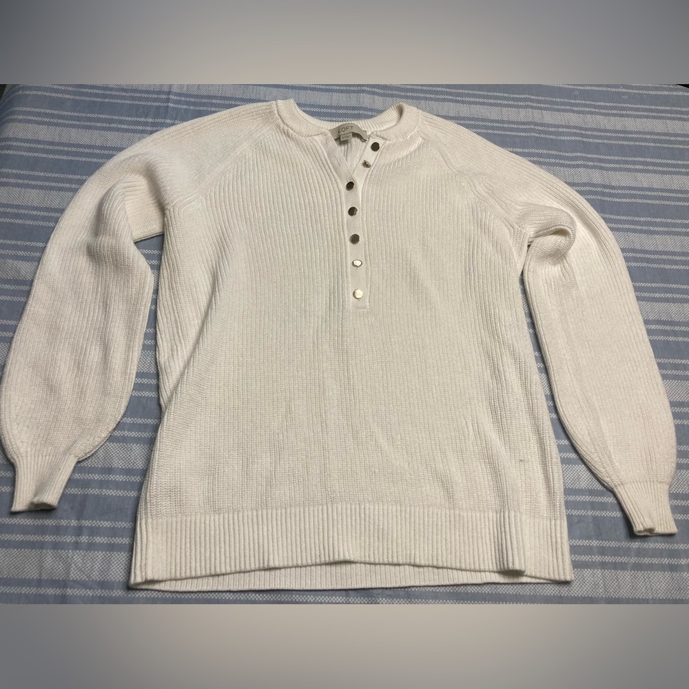 💛TODAY***$15***Loft off-white Henley style v-neck sweater.